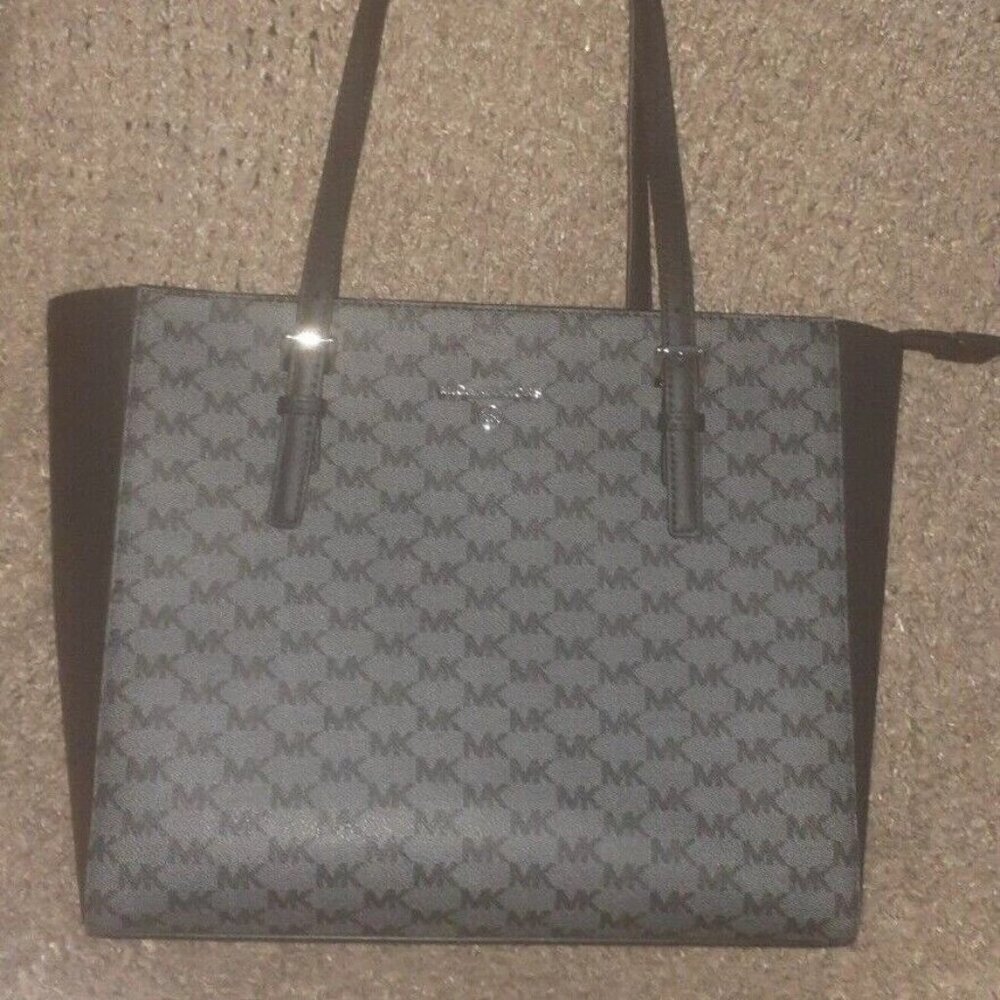 MICHAEL KORS-JET SET Charm-MD TZ Tote-Black Signature-NWT